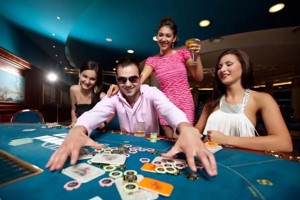 Roulette live jwtogel dengan spinner otomatis dan multi-kamera